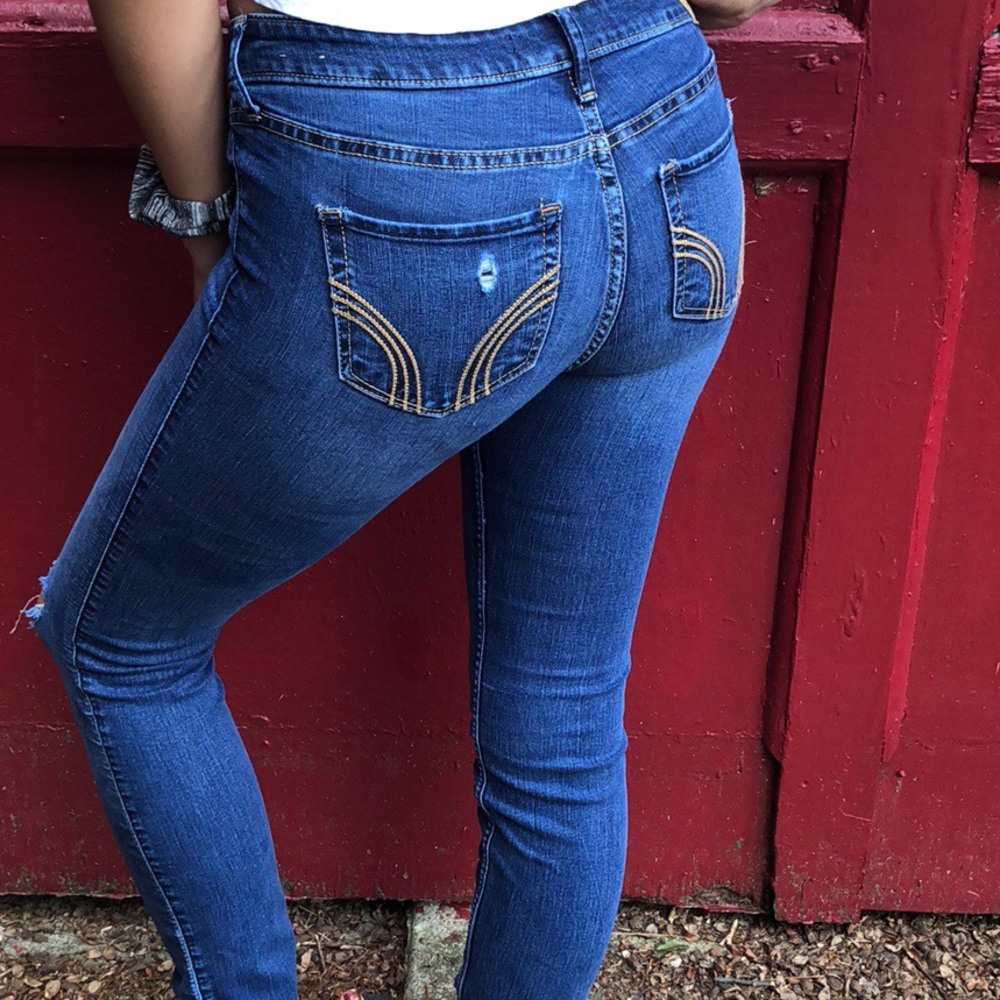 🌸 BUNDLE DEAL 🌸 TWO PAIRS OF HOLLISTER JEANS - Picture 2 of 8
